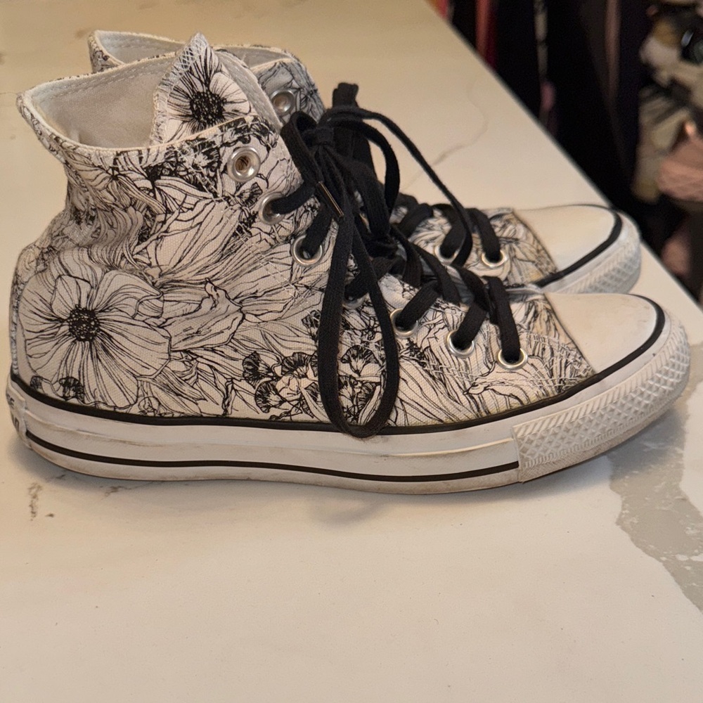 Floral High-Top Sneakers with Black and White Design